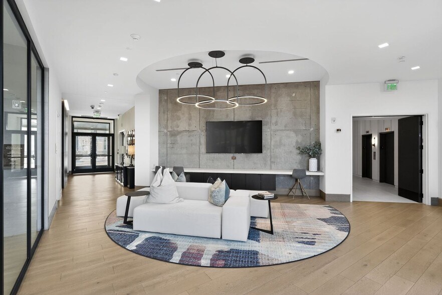 Building Photo - 788 West Marietta St NW