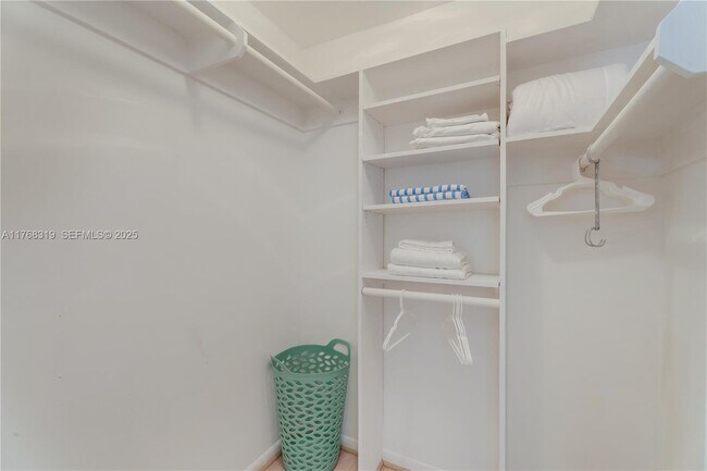 Building Photo - 820 SW 26th Rd