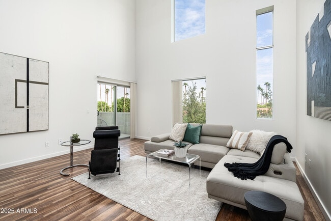 Building Photo - 1111 W University Dr