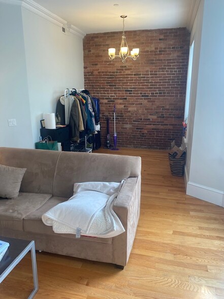 Building Photo - 1089 Beacon St