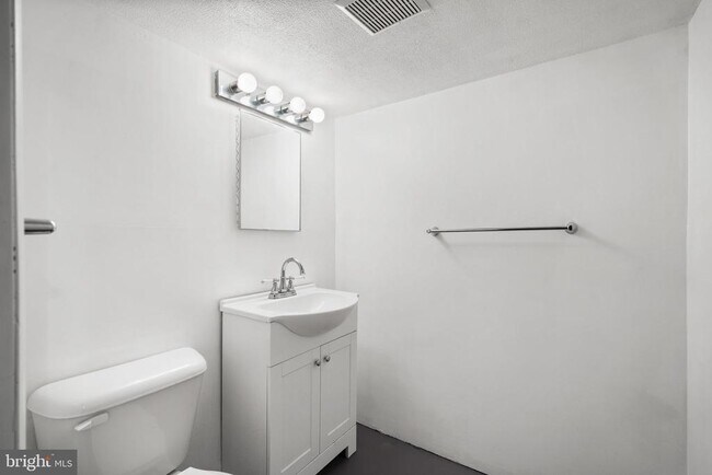 Building Photo - 1326 N Stockton St