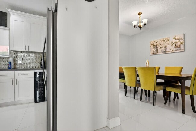 Building Photo - 5161 SW 159th Ct