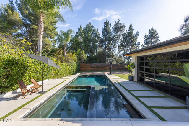 Building Photo - 620 Houseman St