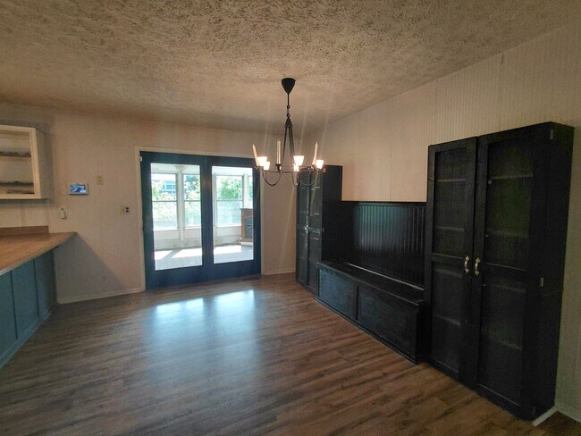 Building Photo - 14490 Hilltop Rd