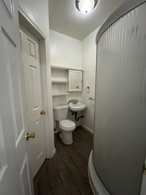 Building Photo - 644 W 4th Ave