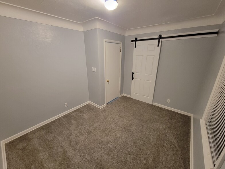 Building Photo - 1860 S Shore Blvd