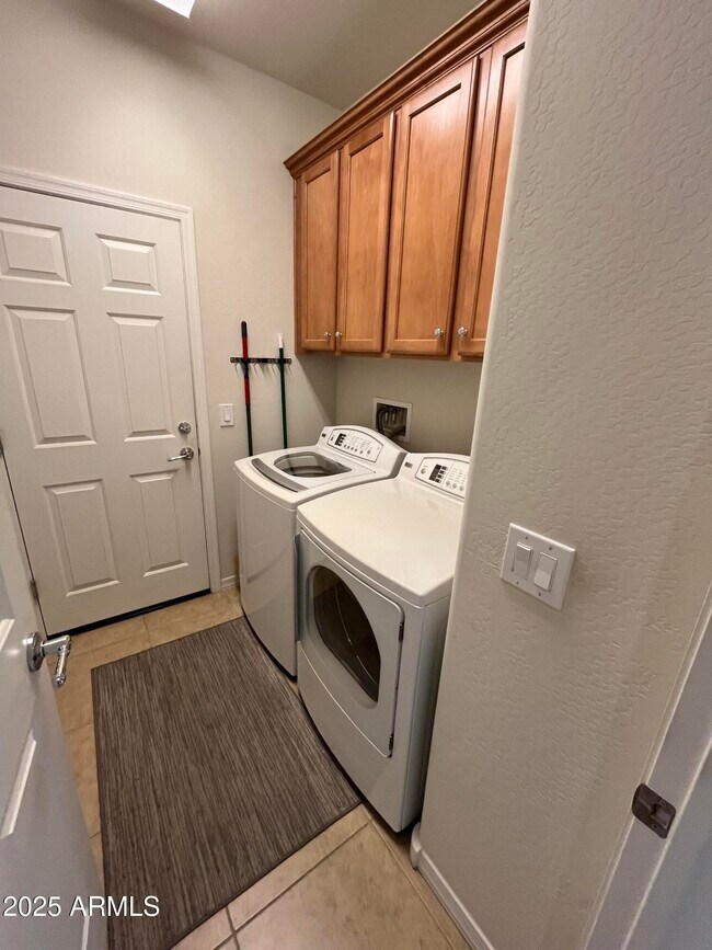 Building Photo - 26197 Vista Dr