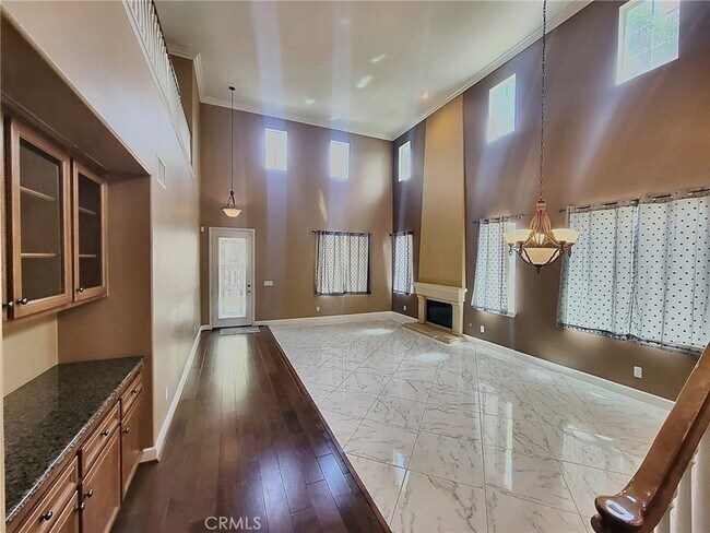 Building Photo - 6373 Day Lily Ct