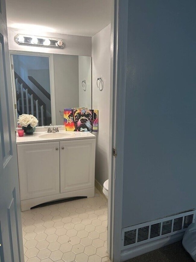 Building Photo - ***BACK ON THE MARKET****LIVING HERE WILL ...
