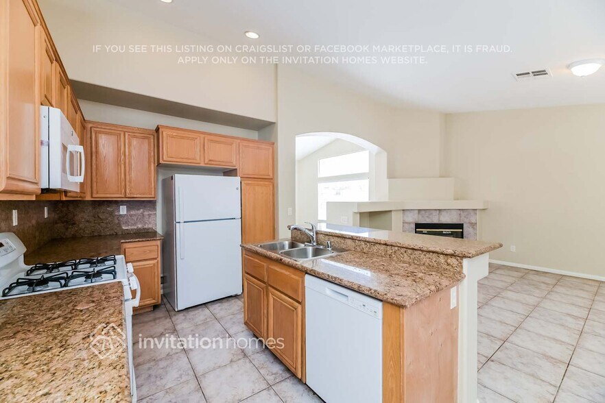 Building Photo - 8927 Termoli St