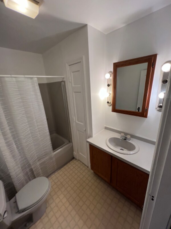 Building Photo - 491 S Main St