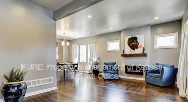 Building Photo - 2937 The Paseo