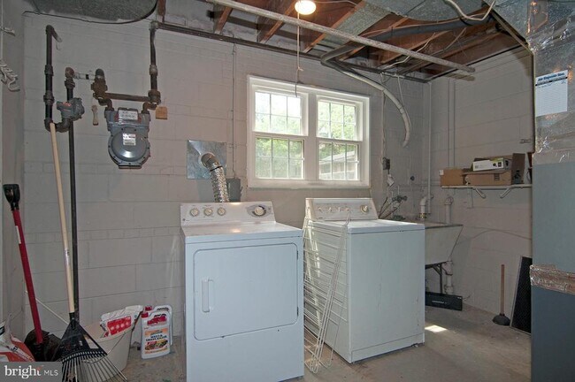 Building Photo - 5504 Beech Ave