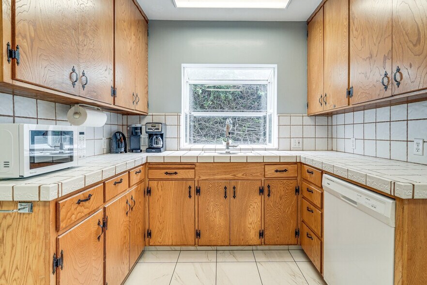 Building Photo - 510 S Murphy Ave