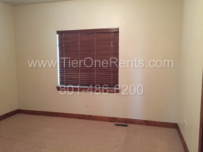 Building Photo - NO DEPOSIT Option Available for This Prope...
