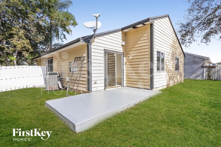 Building Photo - 8666 SW 14th St