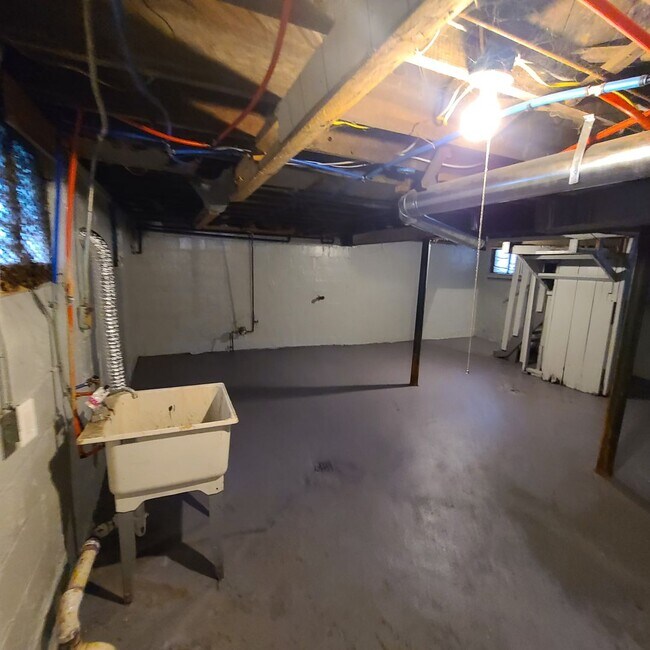 Building Photo - 2549 Highland St