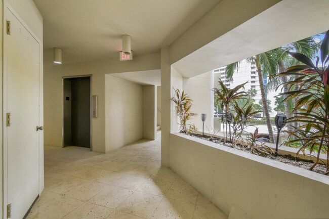Building Photo - 1117 Marine Way E