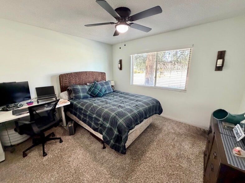 Building Photo - 3705 Crest Dr