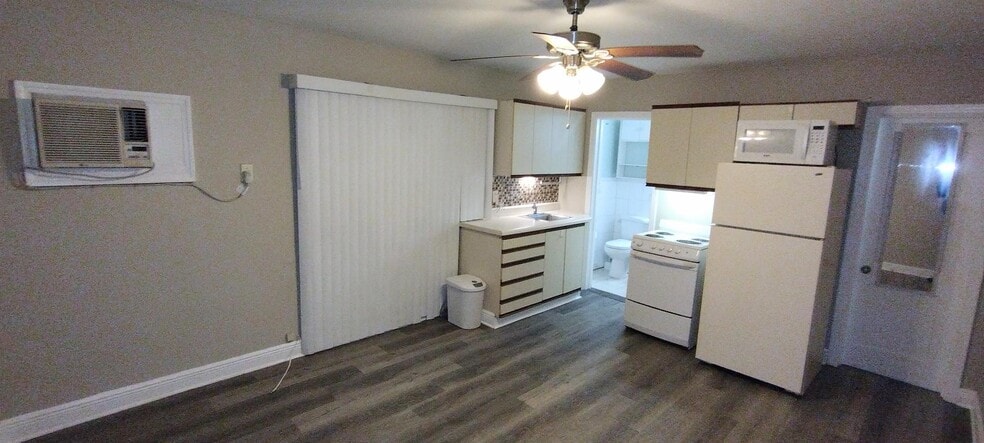 #2 Living room/ kitchen - 455 39th Ave N
