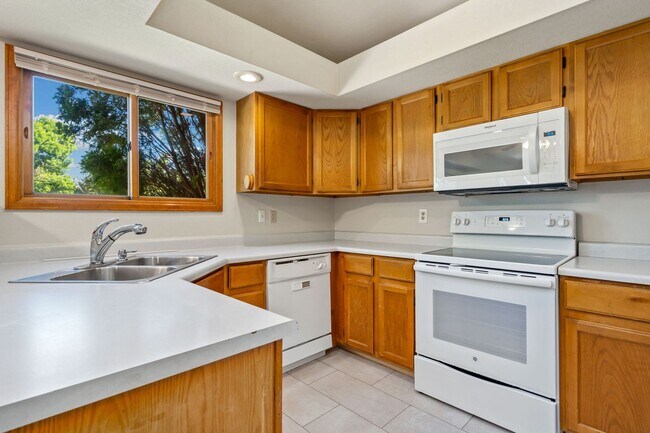 Building Photo - 718 Justice Dr