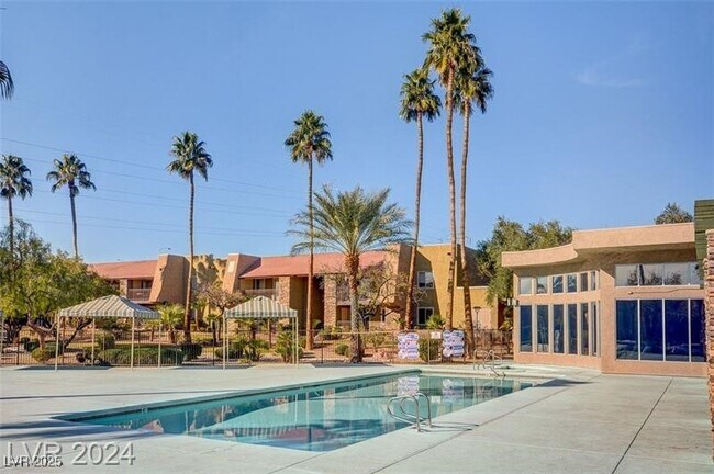 Building Photo - 5021 River Glen Dr