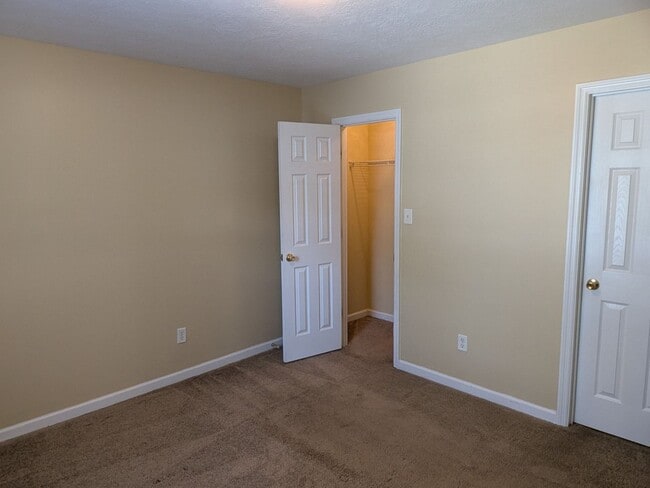 Building Photo - 407 Flowing Creek Dr