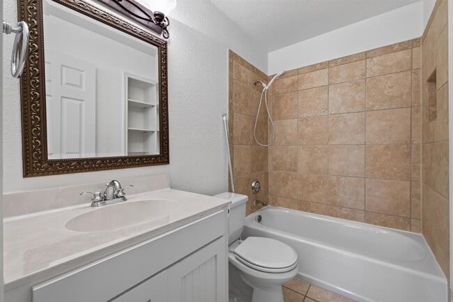 Building Photo - 1202 Knollpark Cir