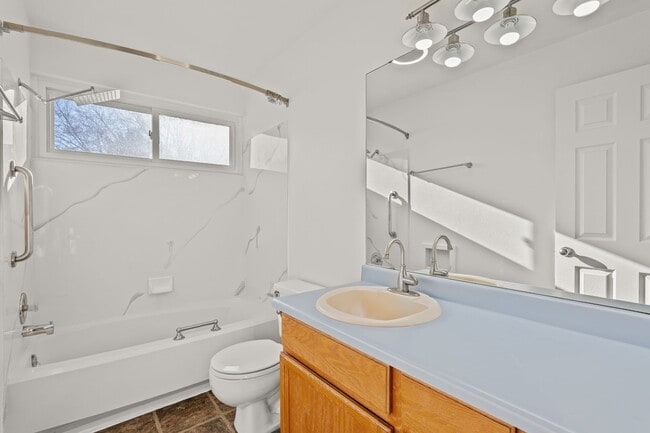 Building Photo - Spacious 4 Bedroom Home in Quiet Orem Neighborhood