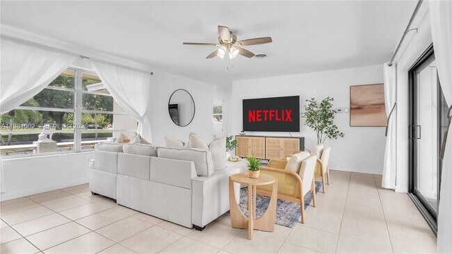 Building Photo - 151 SE 9th Ct