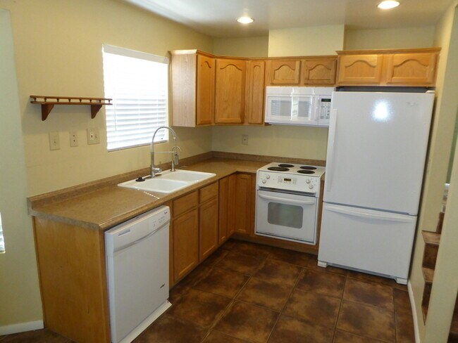 Building Photo - 820 W University Dr