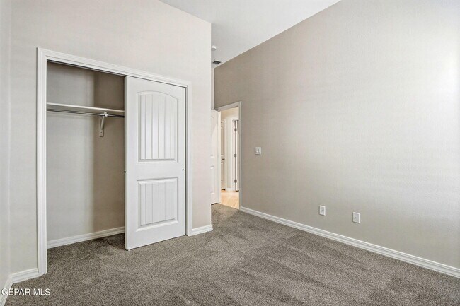 Building Photo - 925 Louisiana Downs Ave