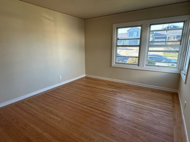 Building Photo - Epic REA - Great Home w/2 BR/1 BA Plus Bonus Loft in Mills Park Neighborhood