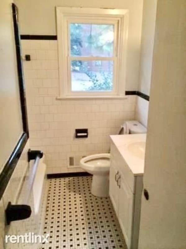Building Photo - 2805 Rothland Dr