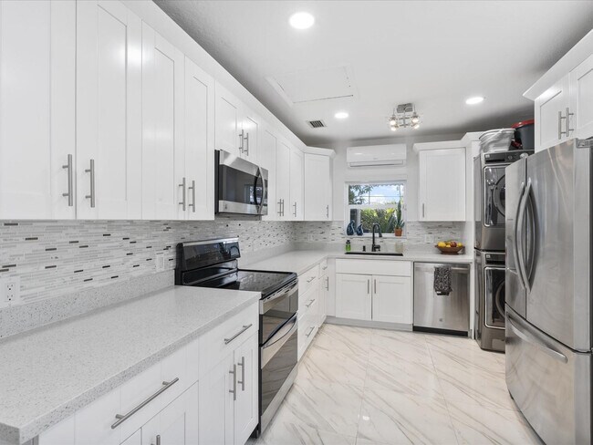 Building Photo - 9232 Harding Ave