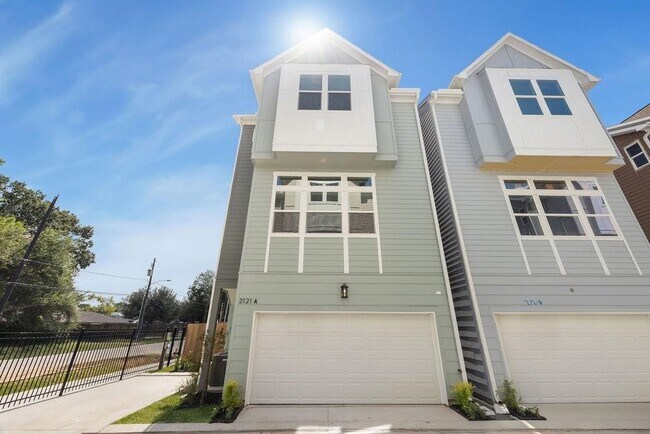 Building Photo - 2121 Hoskins Dr