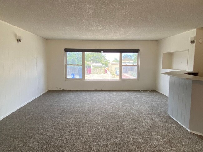 Building Photo - 1612 Princeton Dr SE