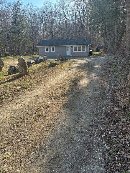 Building Photo - 273 S Rd