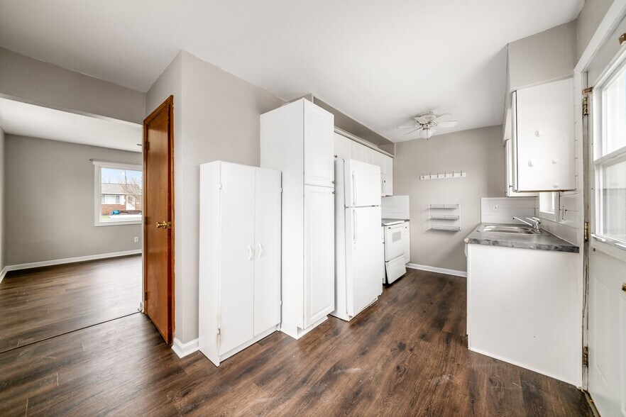 Kitchen - 4284 Beechgrove Dr