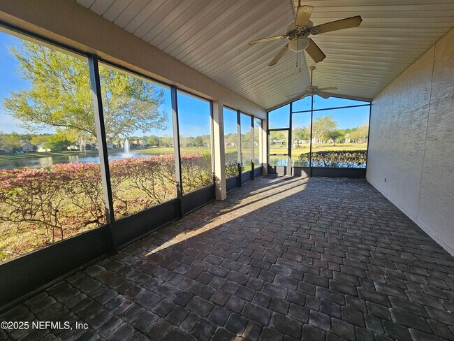 Building Photo - 964 Hazeltine Ct