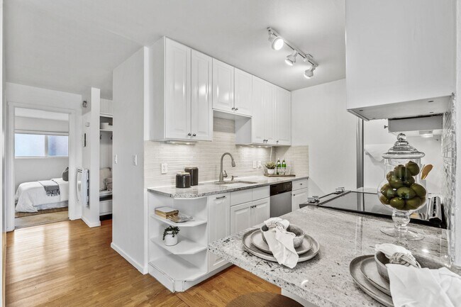 Building Photo - 1-Bed, 1-Bath 818sqft Condo in Capitol Hill for Rent — Parking, In-Unit Washer/Dryer & Space Need...