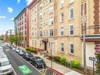 Building Photo - 533 Monroe St