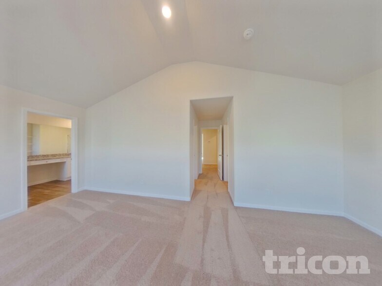 Building Photo - 2174 Southlea Dr