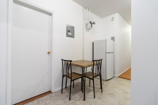Building Photo - 1810 1st Ave
