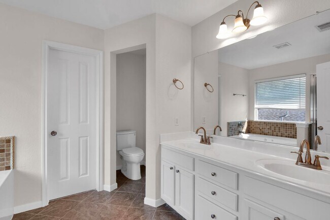 Building Photo - 6004 Mesa Verde Cir