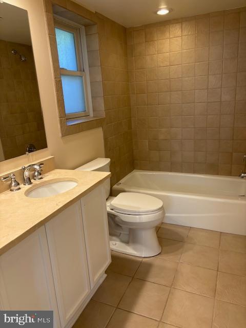 Building Photo - 9912 Dickens Ave