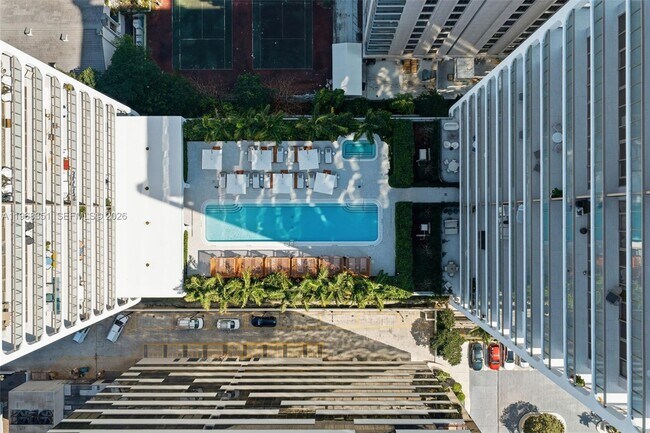 Building Photo - 2678 Tigertail Ave