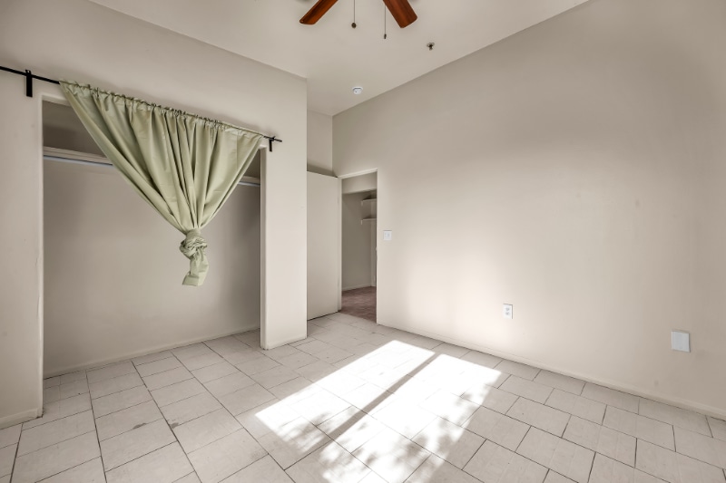 Building Photo - 5869 S Figueroa St