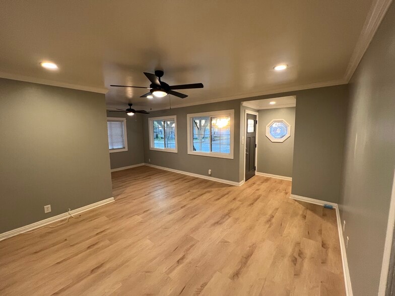 Building Photo - 576 Geneva Ave