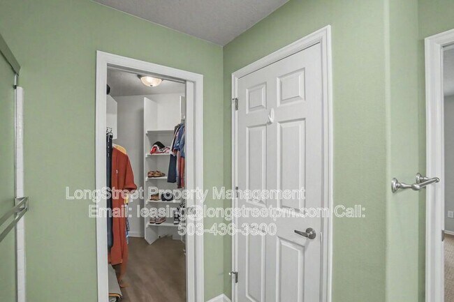 Building Photo - 1227 SE Rivergreen Ave